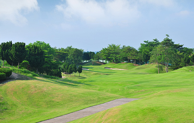 1st hole, st andrews 2000 golf club, pattaya, thailand