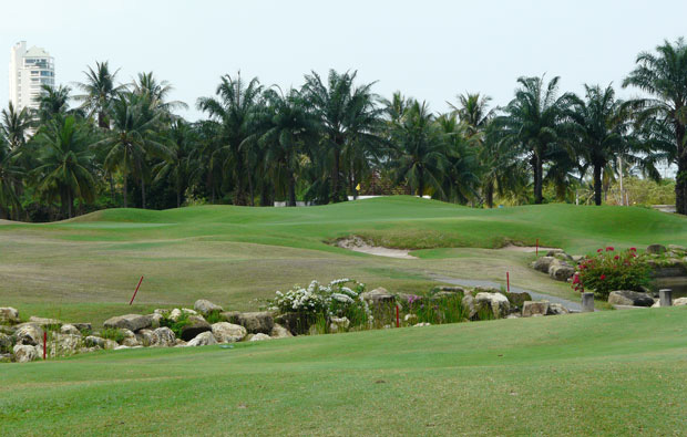 green at mountain shadow golf club, pattaya, thailand