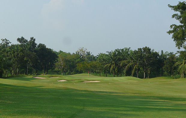 approach to green, greenwood golf club, pattaya, thailand