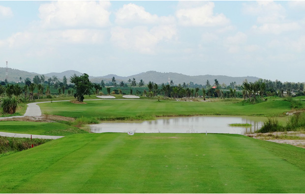 water hazard, Parichat International Golf Links, Pattaya, Thailand