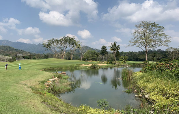 Soi Dao Highland Golf Resort, Pattaya - approach