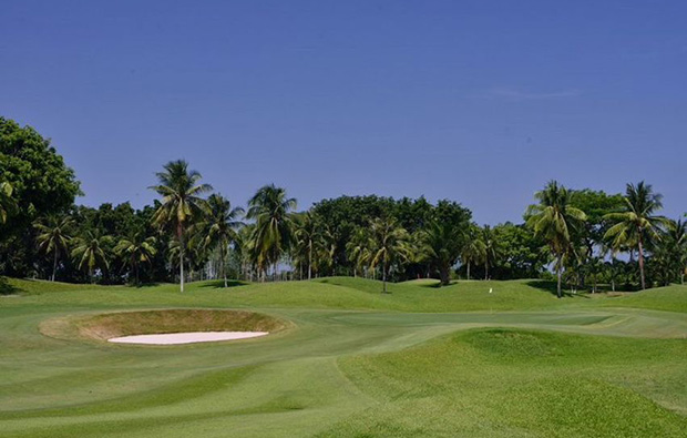 approach to green at khao kheow country club, pattaya, thailand