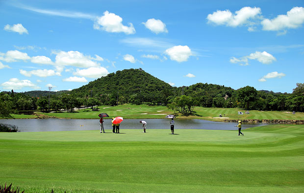 putting at laem chabang international country club, pattaya, thailand