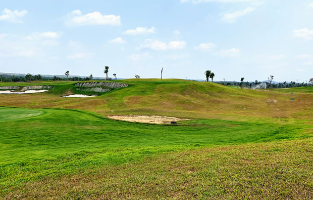 Siam Country Club Rolling Hills Green