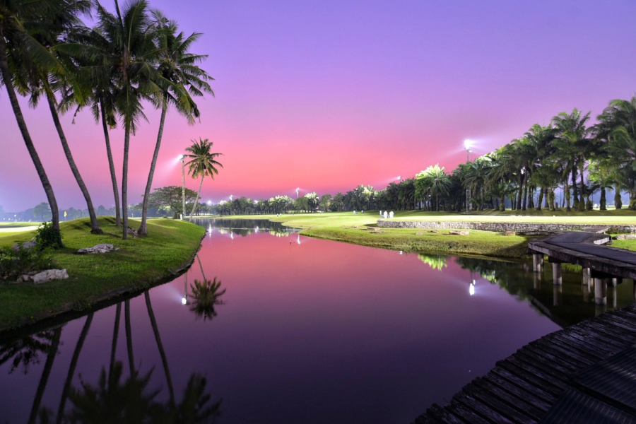 Night golf at Summit Windmill Golf Club, Bangkok